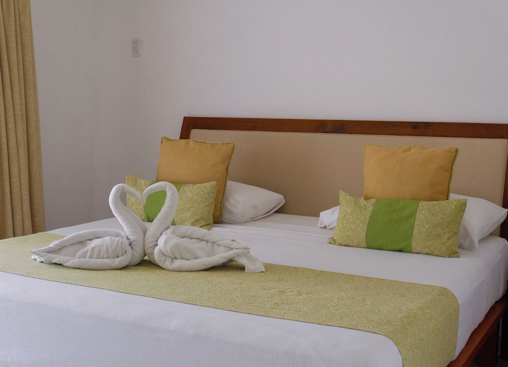 Junior Suite, 1 King Bed, Oceanfront - Photo 5