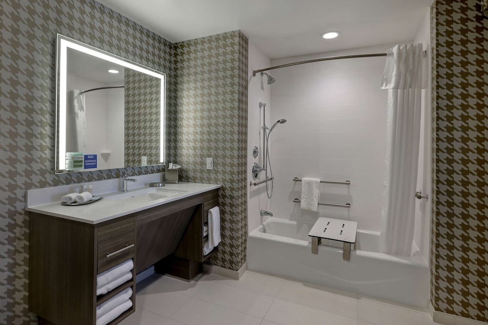 Room, 2 Queen Beds, Accessible - Photo 7
