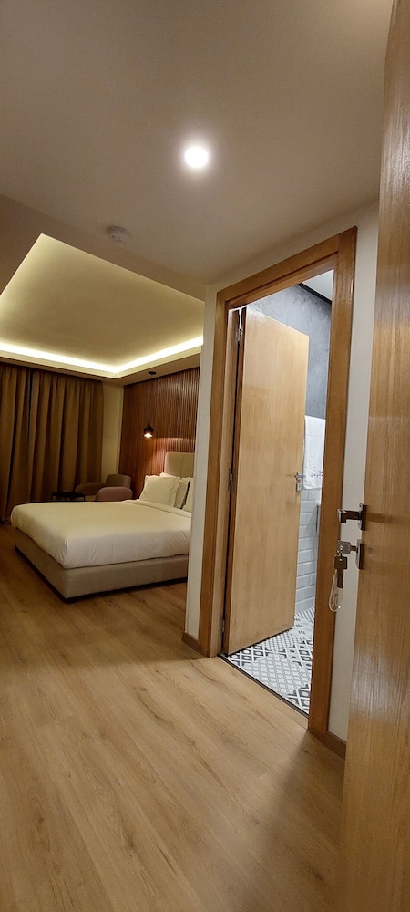 Standard Double Room - Photo 9