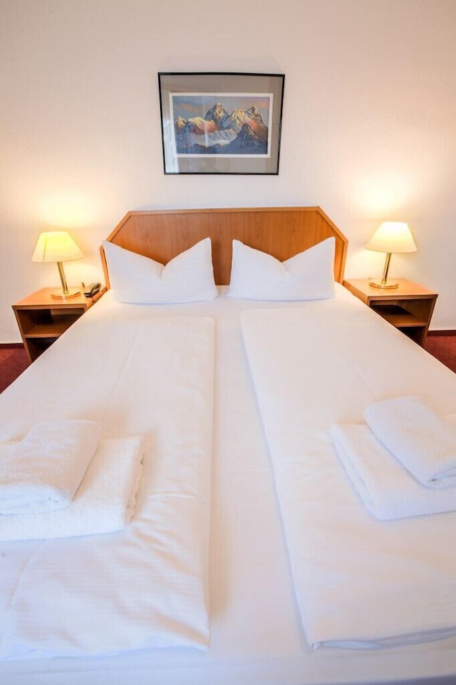Economy Double or Twin Room, Shared Bathroom photo 3