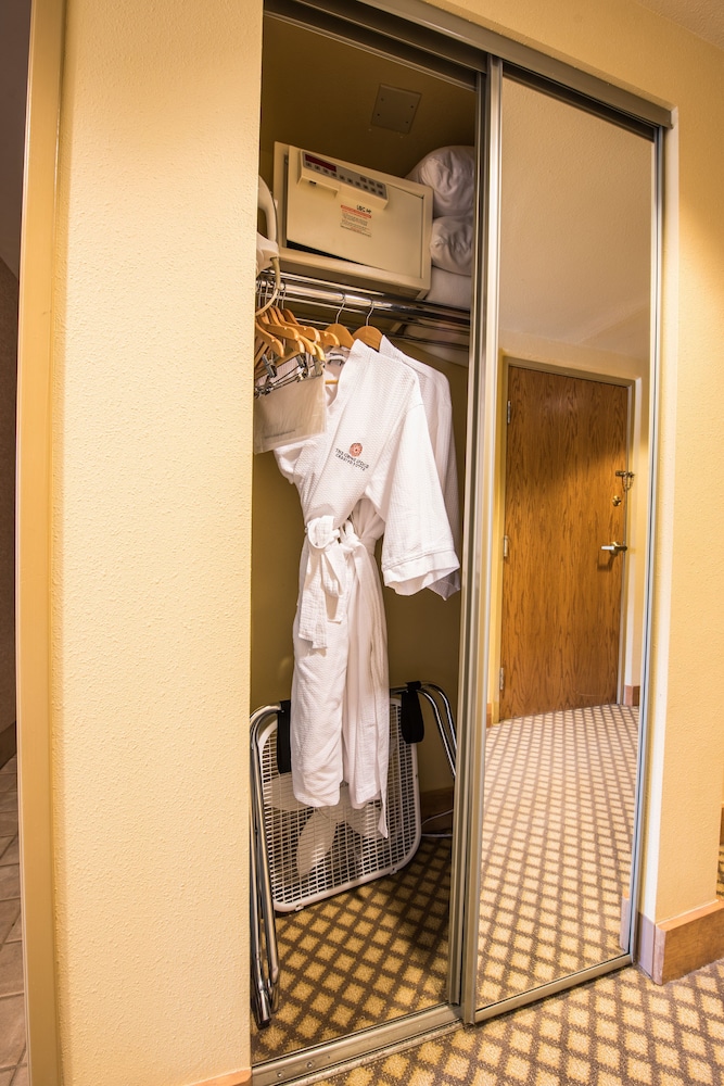 Standard King Room - Photo 4