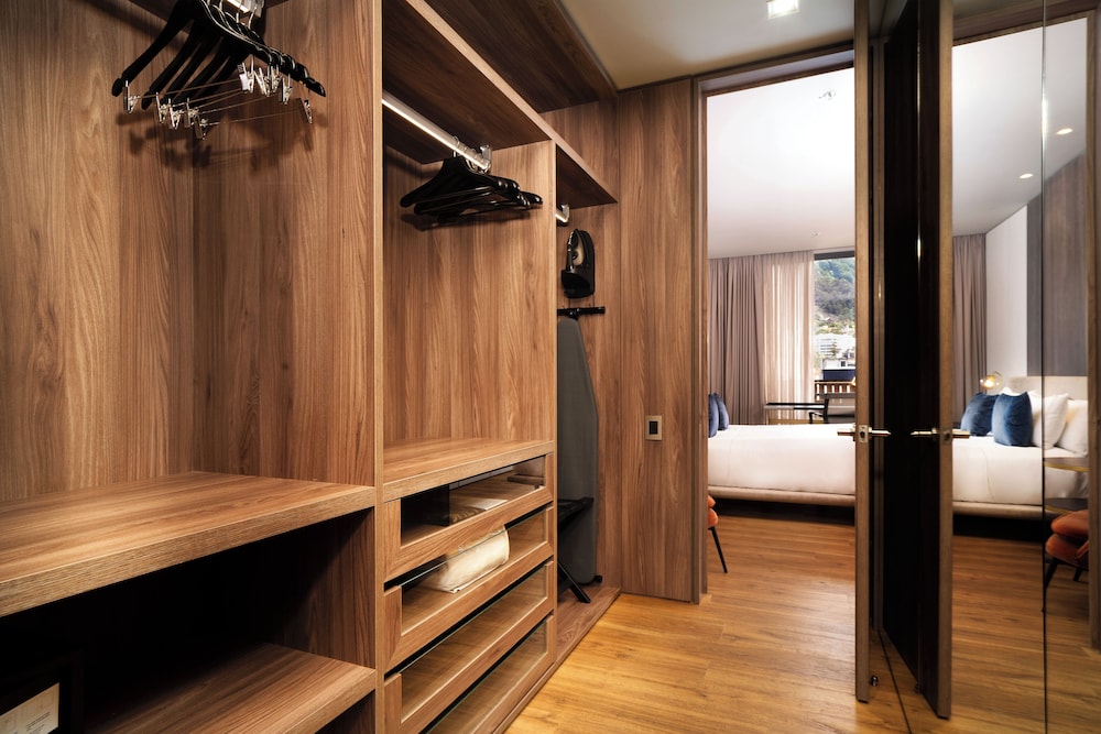 Junior Room, 1 King Bed, Mountain View (Apartment) - Photo 2