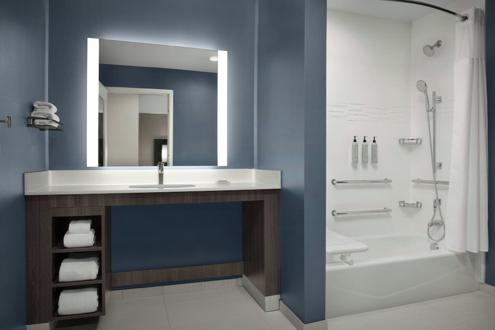 Suite, 1 Bedroom (Mobility Accessible, Tub)