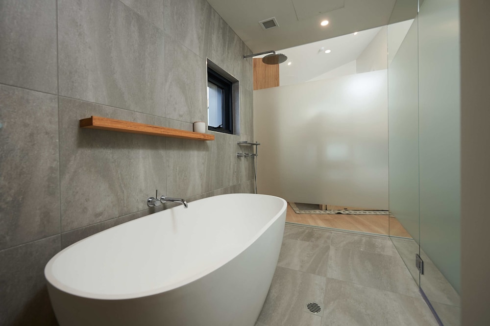 Luxury Chalet, 3 Bedrooms (5 Whitehorse Village Road Mt Buller ) photo 2