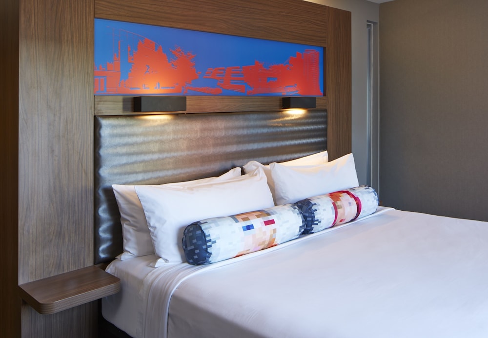 Room, 1 King Bed (Mobility Accessible, Tub)