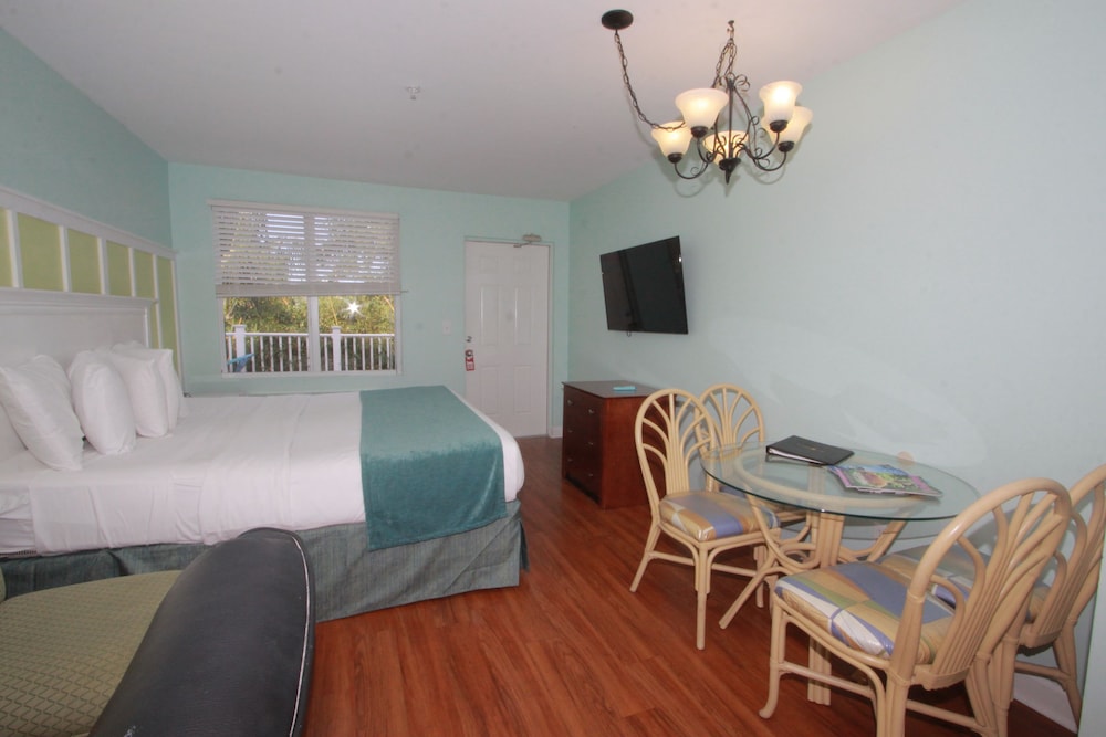 Business Suite, 1 King Bed - Photo 6
