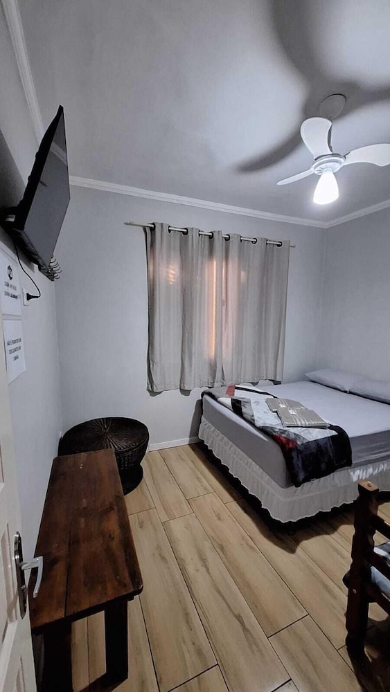 Room (2) photo 1