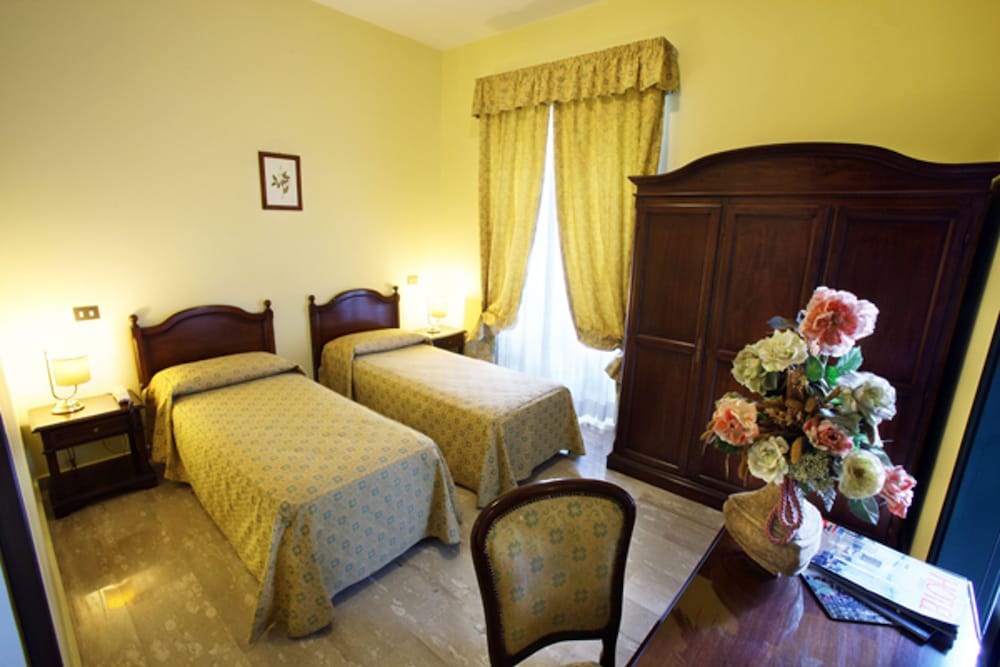 Double Room, 2 Twin Beds photo 1