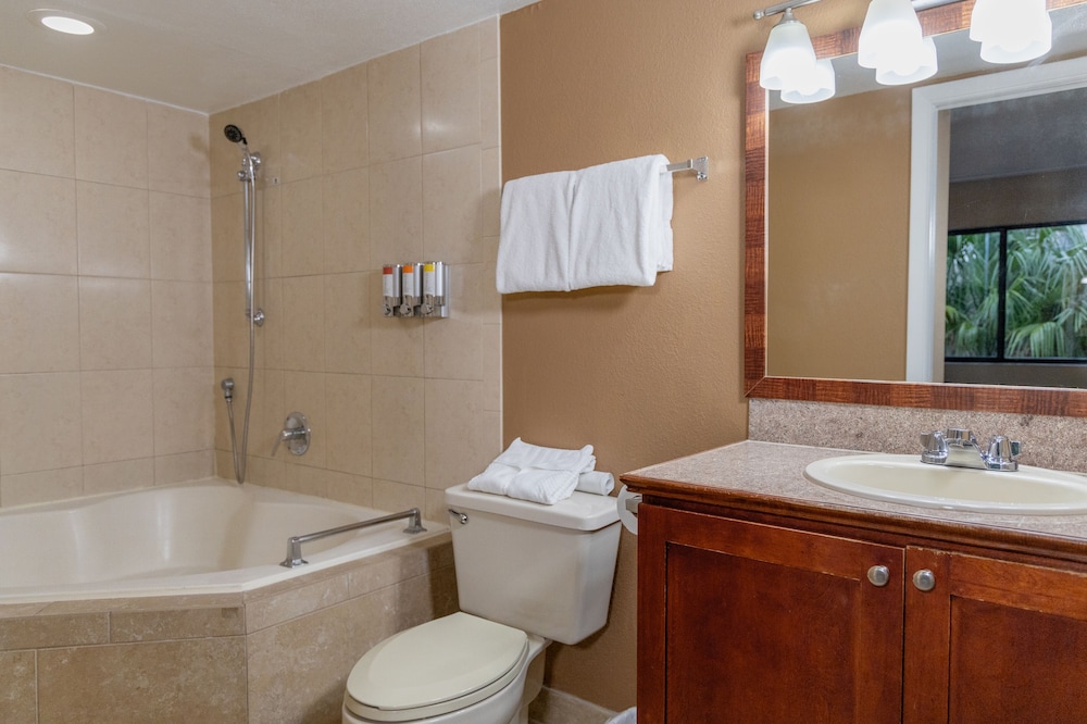 Suite, 2 Bedrooms - Photo 16