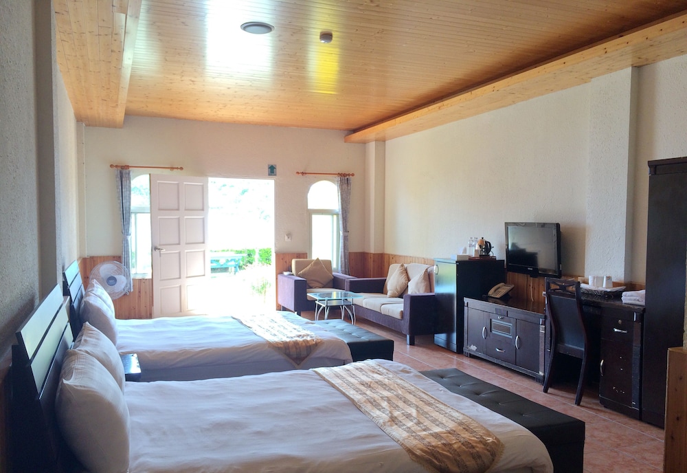 Superior Quadruple Room, Garden View photo 2