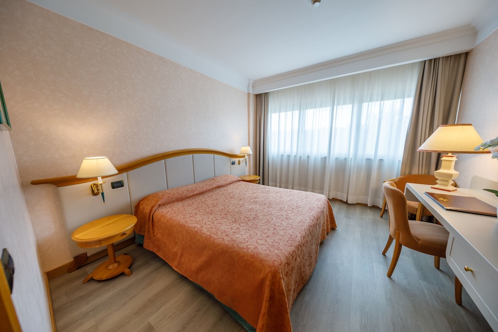 Classic Triple Room - Photo 2