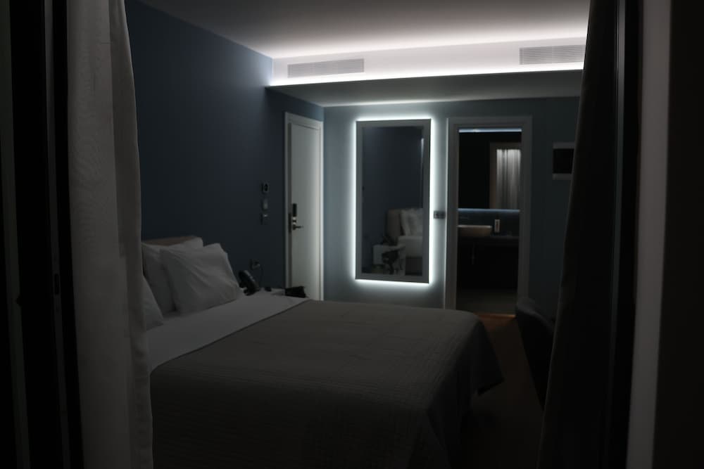 Deluxe Room, 1 King Bed, Sea View