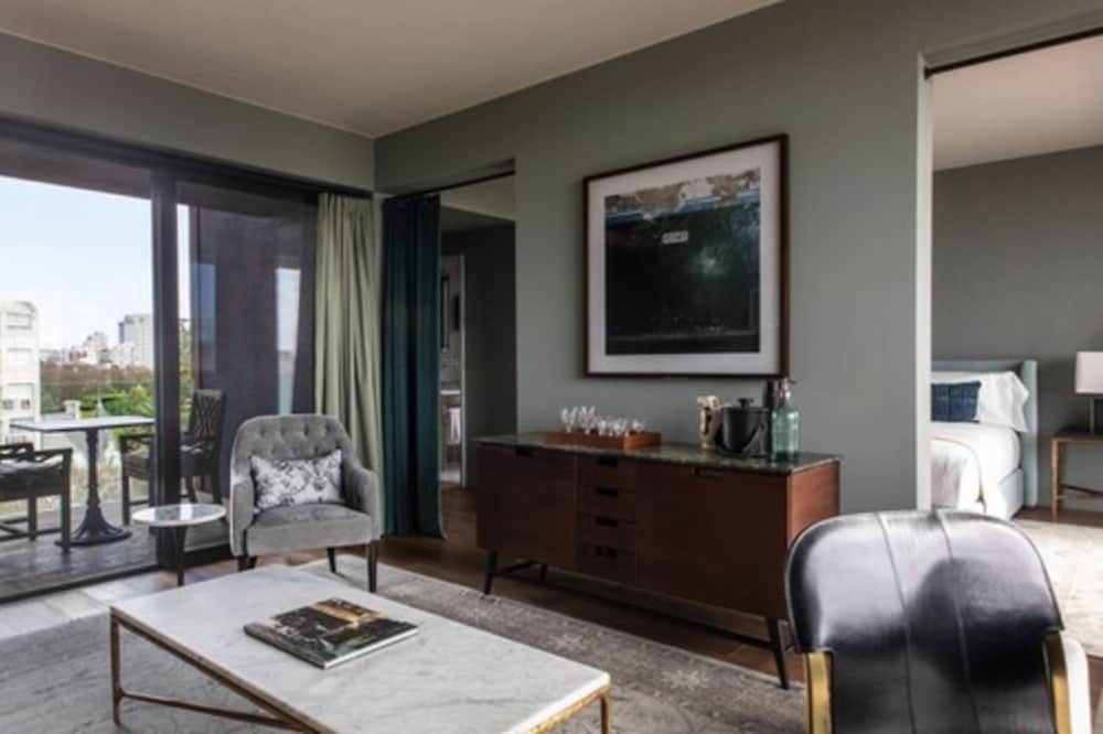 Executive Suite - Photo 5