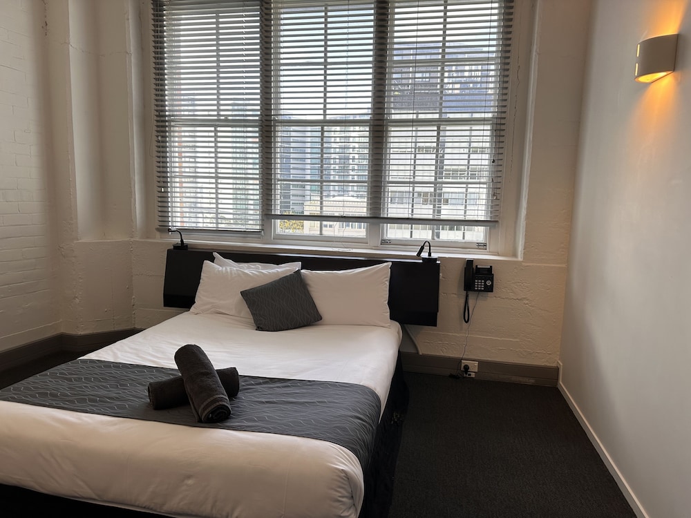Basic Studio, 1 Queen Bed - Photo 2