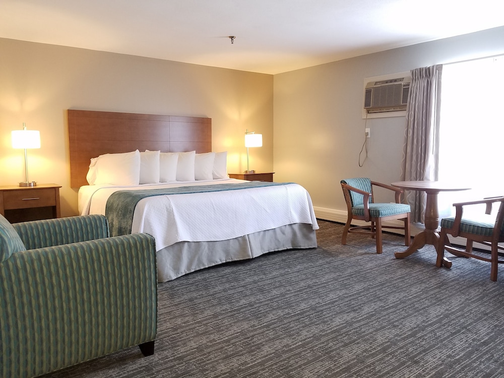 Suite, 1 King Bed, Non Smoking, Jetted Tub photo 1