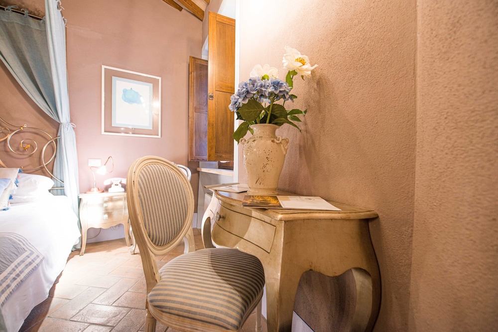 King Romantic Room, Hot Tube - Photo 6