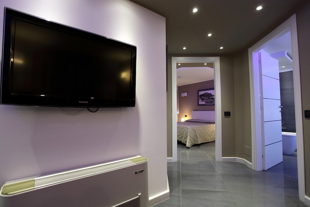 Suite - Photo 2