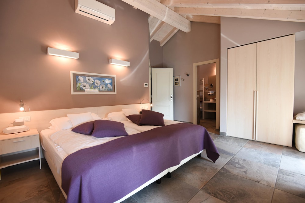 Deluxe Room - Photo 2