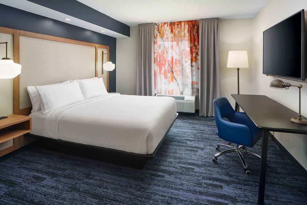 Suite, 1 King Bed with Sofa bed (Hearing Accessible) - Photo 5