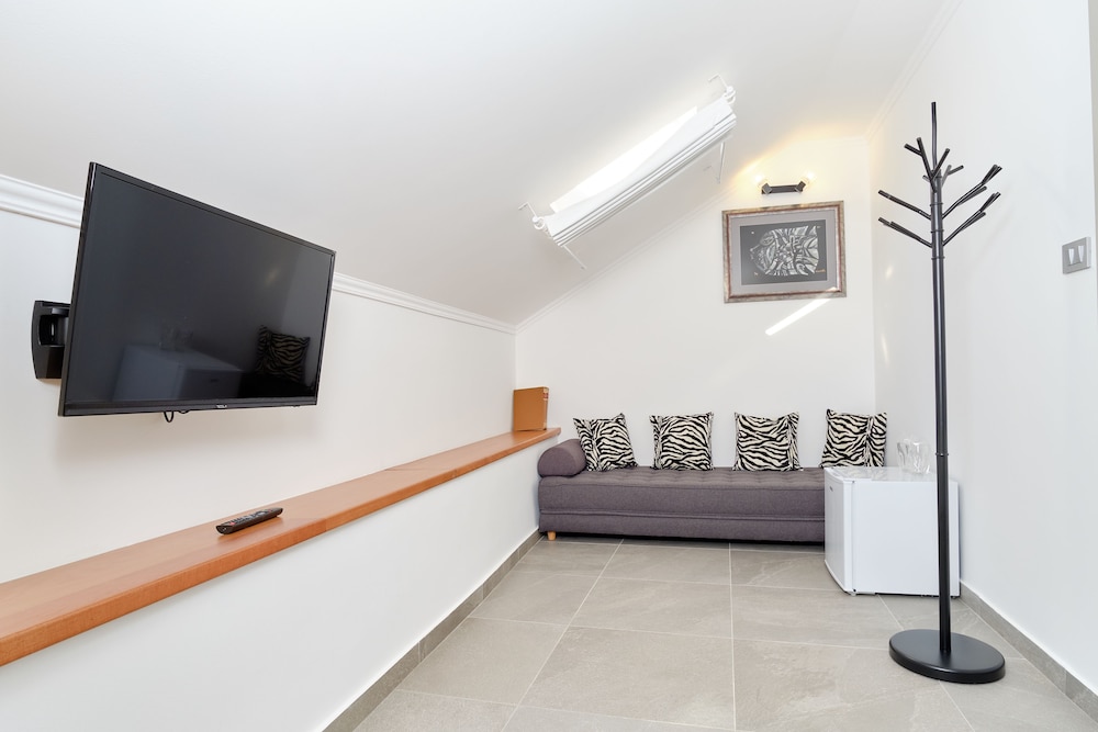 Standard Double or Twin Room - Photo 6