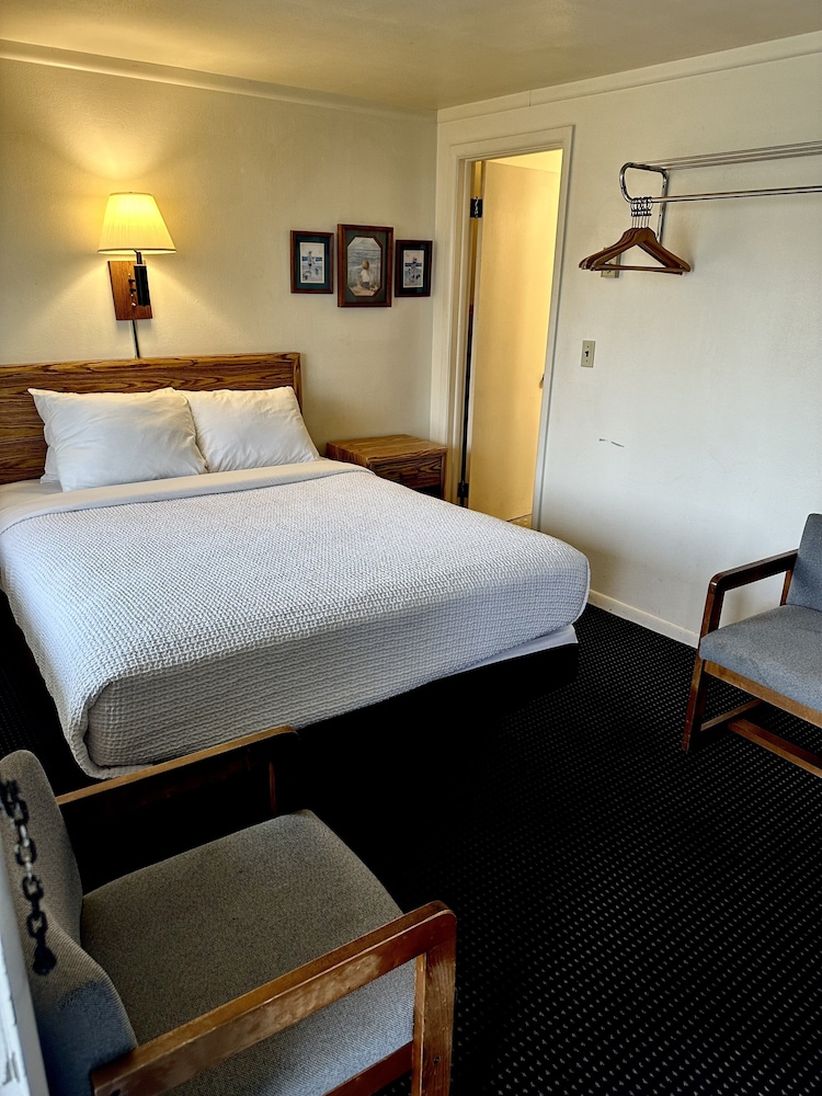 Economy Room, 1 Queen Bed, Courtyard View photo 1
