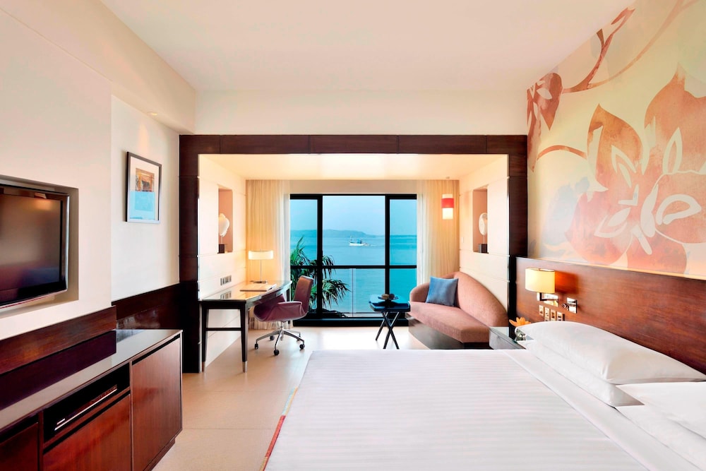 Suite, 1 Bedroom, Bay View - Photo 2