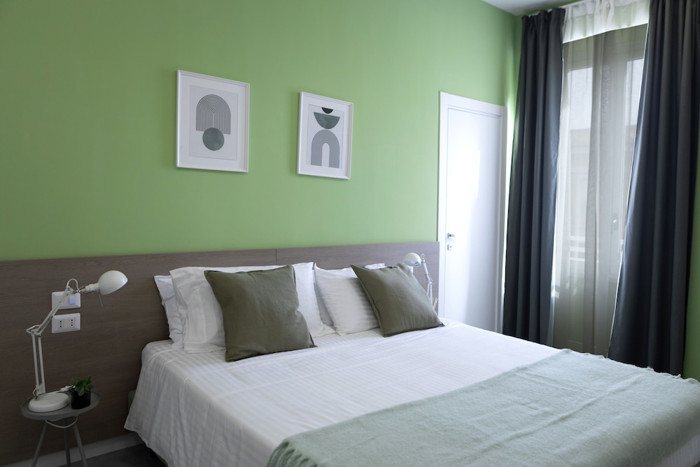 Standard Quadruple Room, City View