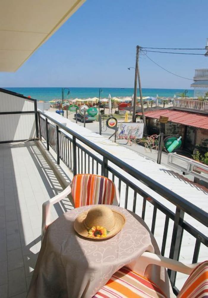 Quadruple Room, Partial Sea View photo 3