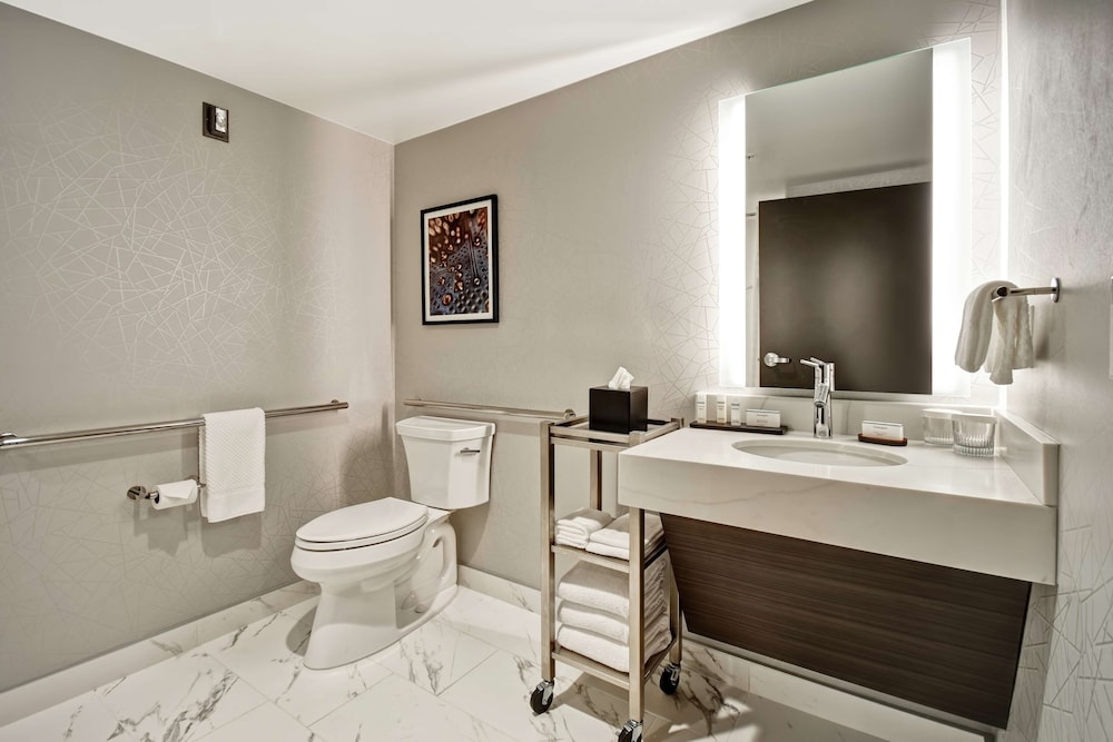 Studio, 2 Double Beds, Accessible (Roll-in Shower) - Photo 8