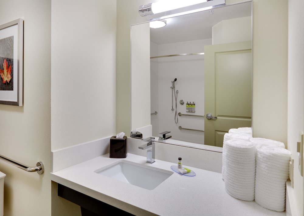 Studio Suite, 2 Queen Beds, Accessible Bathtub (Mobility) photo 3