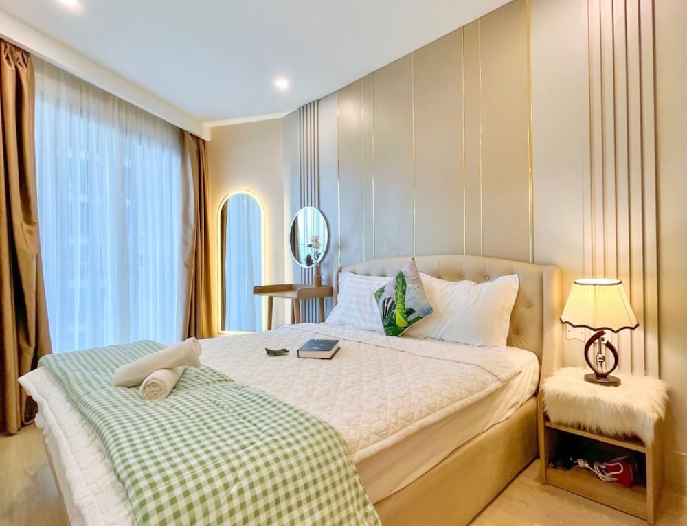 City Apartment, 2 Bedrooms, Balcony, Courtyard View