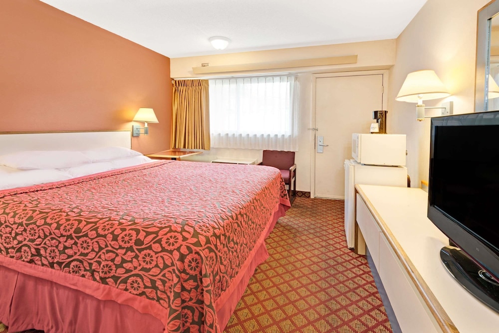 Standard Room, 1 King Bed photo 1
