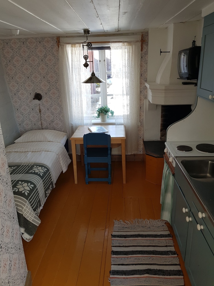 One Bed Cabin photo 1