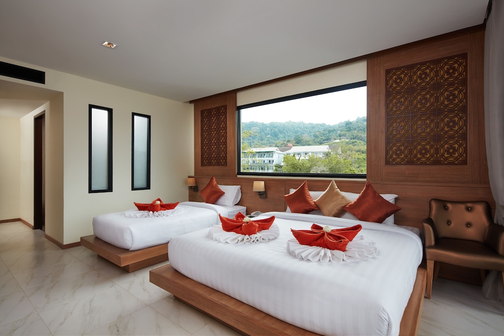 Triple Fantasy Family Room - Photo 8