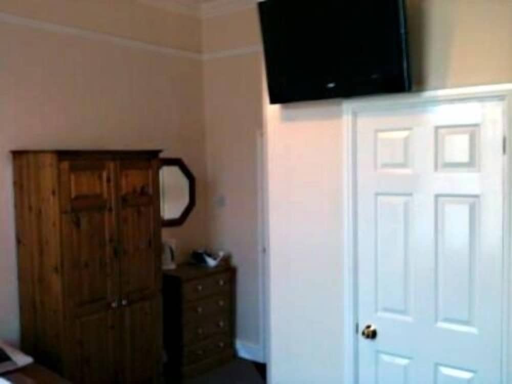 Twin Room, Ensuite photo 2