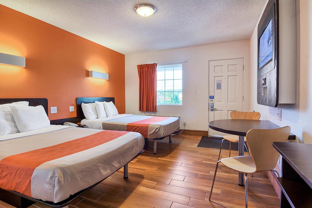 Deluxe Room, 2 Double Beds, Non Smoking, Refrigerator & Microwave photo 3