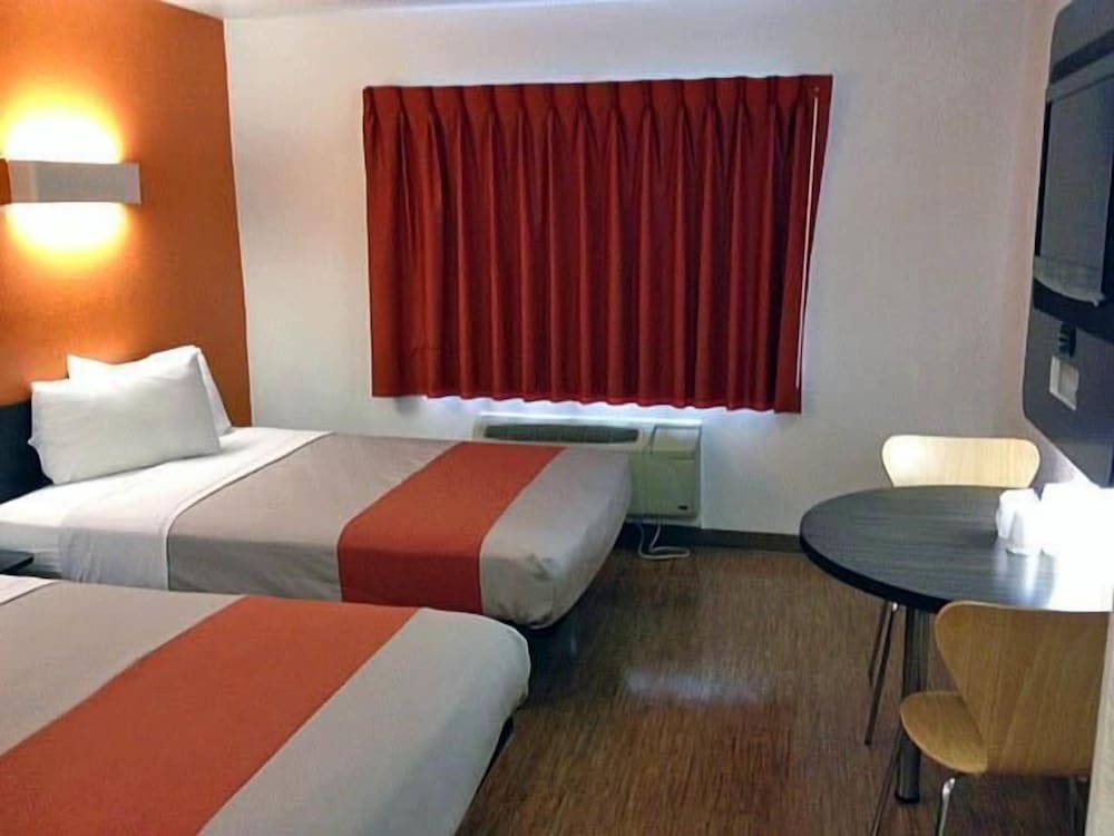 Standard Room, 2 Double Beds, Smoking photo 2