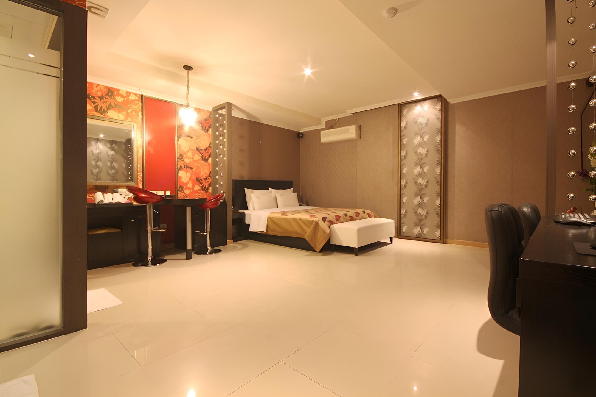 Room (Suite room (8)) photo 3
