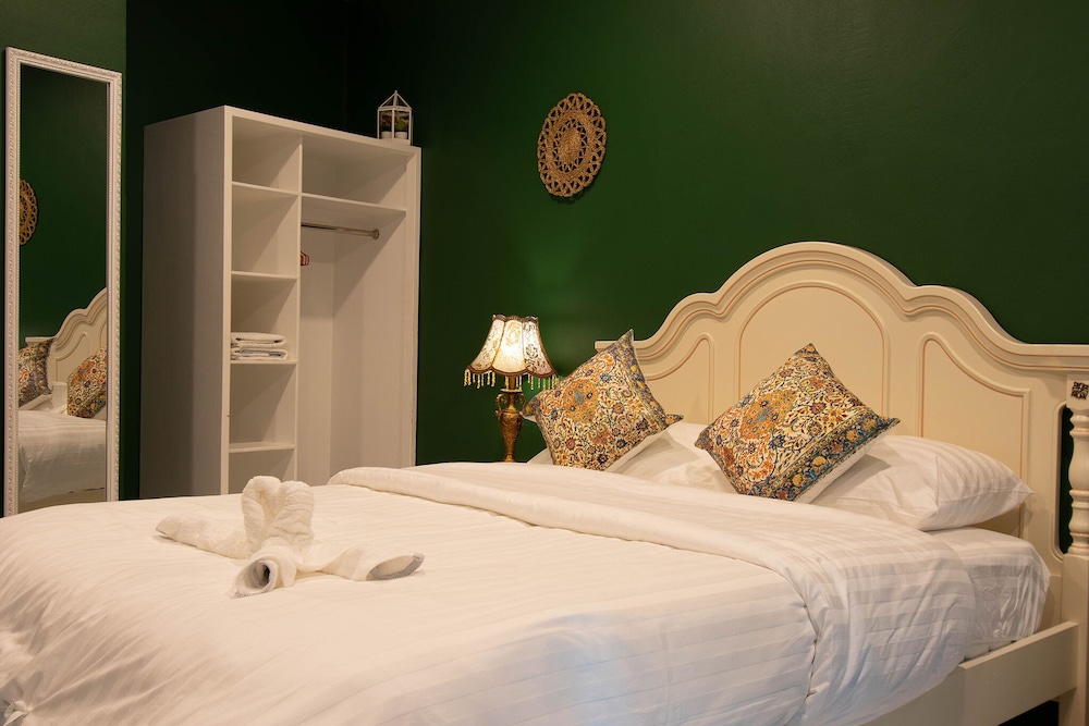 Deluxe Room, 1 Double Bed, Non Smoking, Pool Access photo 3