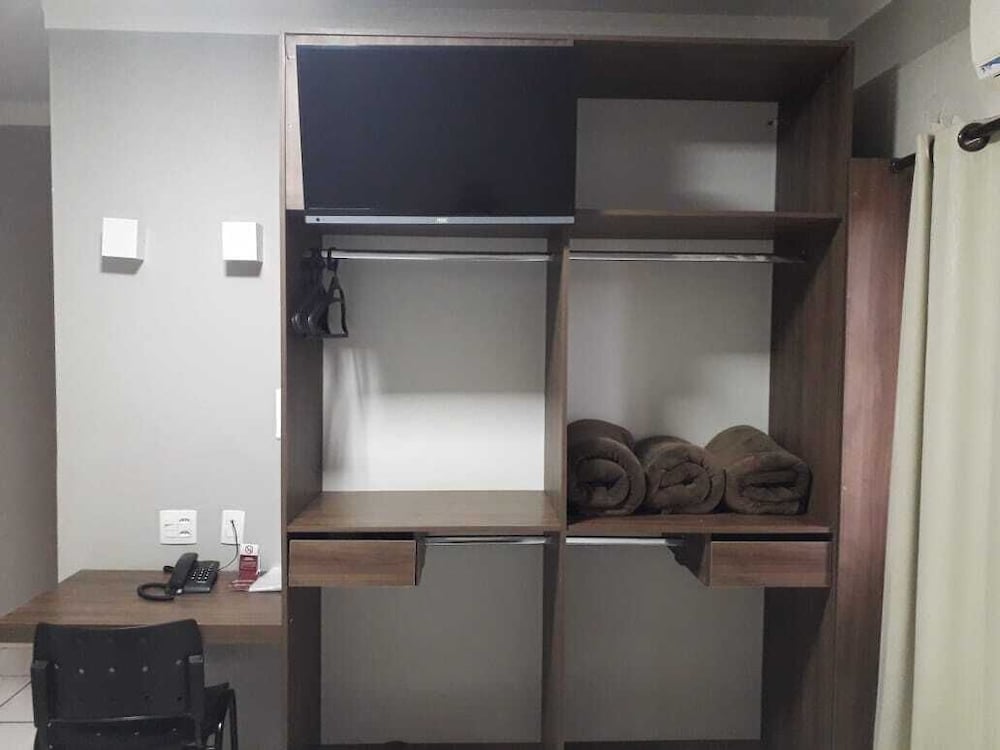 Standard Twin Room, 2 Twin Beds photo 3