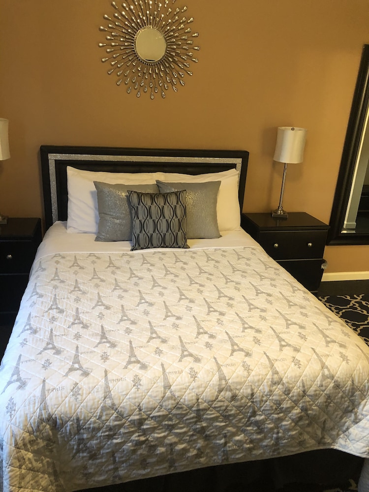Deluxe Room, 1 Queen Bed, Mountain View photo 1