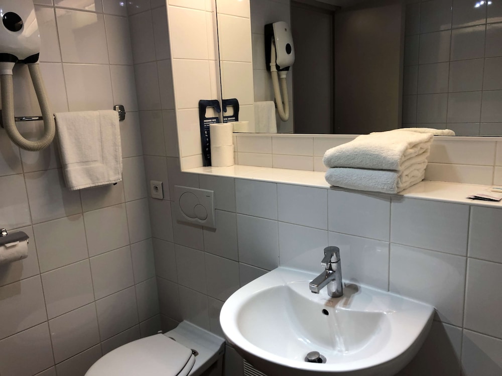 Standard Room, 2 Twin Beds - Photo 14