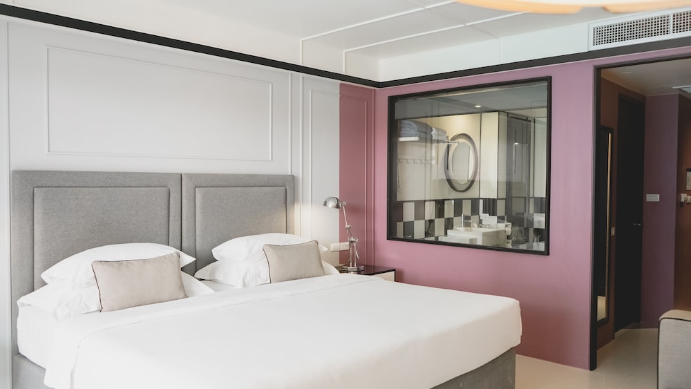 Deluxe Room, Pool Access - Photo 8
