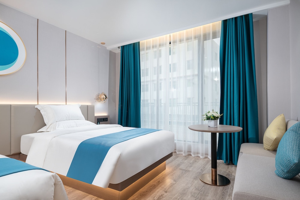 Business Double or Twin Room, 2 Double Beds photo 2
