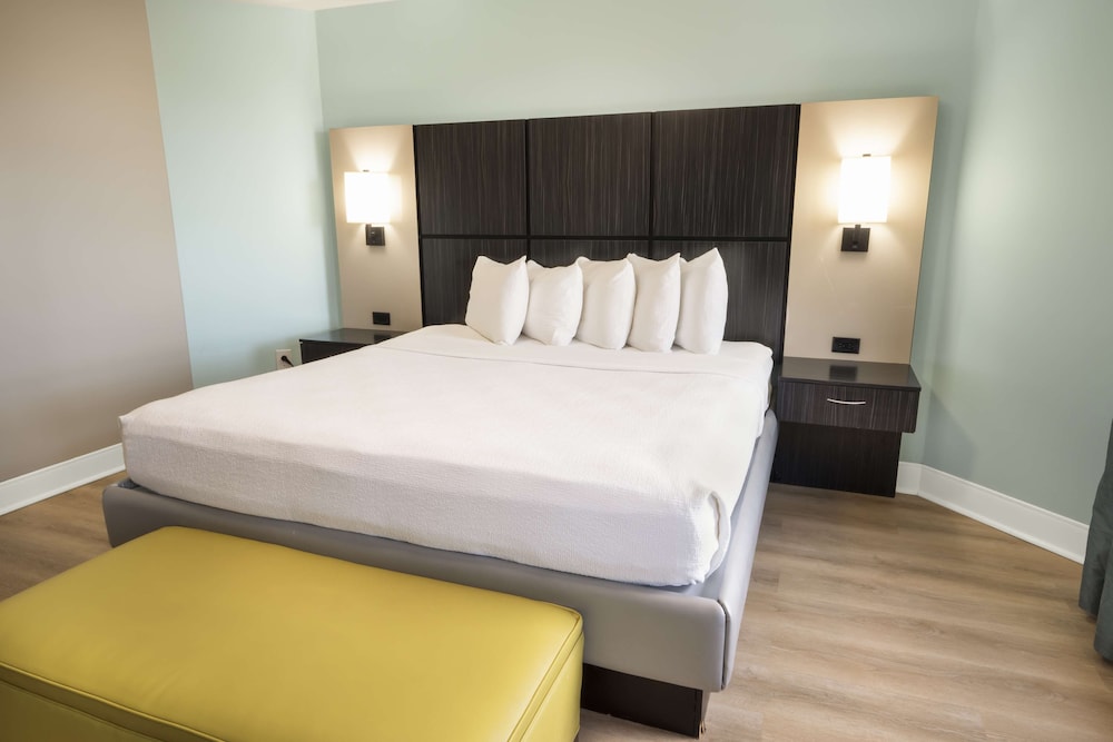 Suite, Multiple Beds, Non Smoking, Kitchen (Walk-in Shower) photo 3