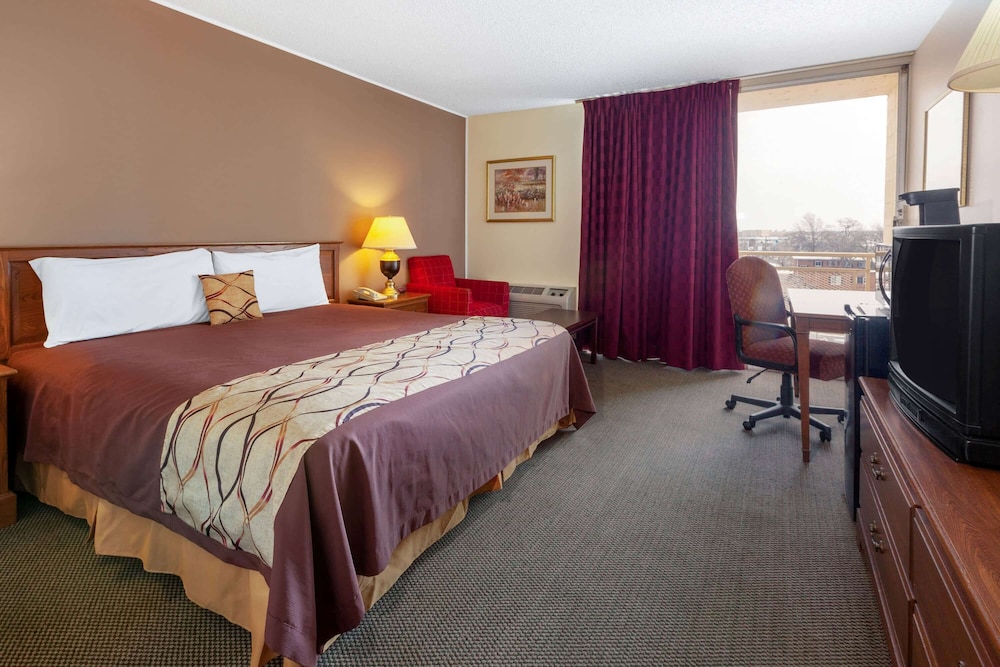 Room, 1 King Bed, Non Smoking - Photo 1
