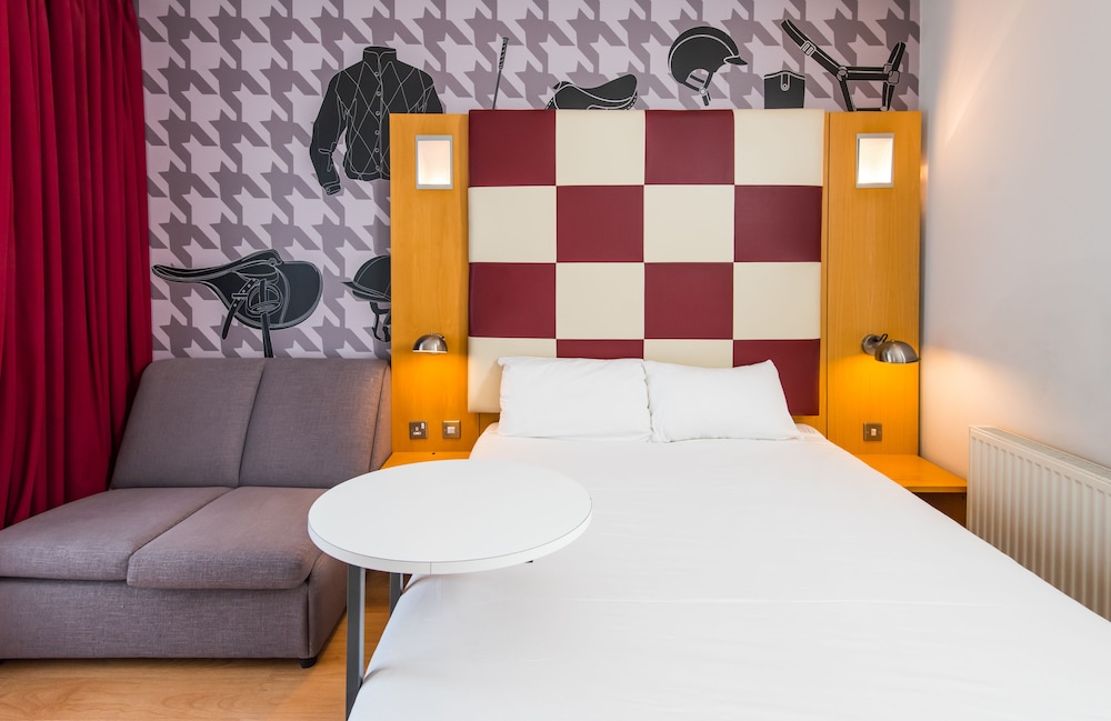 Room, 1 Double Bed (The Queen) - Photo 2