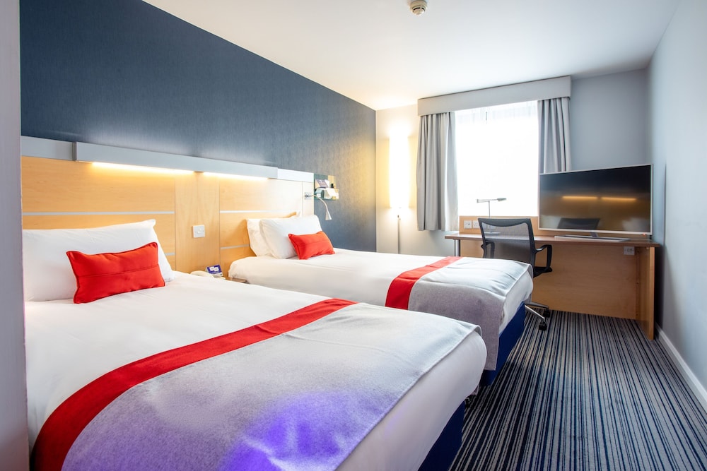 Standard Room, 2 Twin Beds (with Free Hot Breakfast) - Photo 4