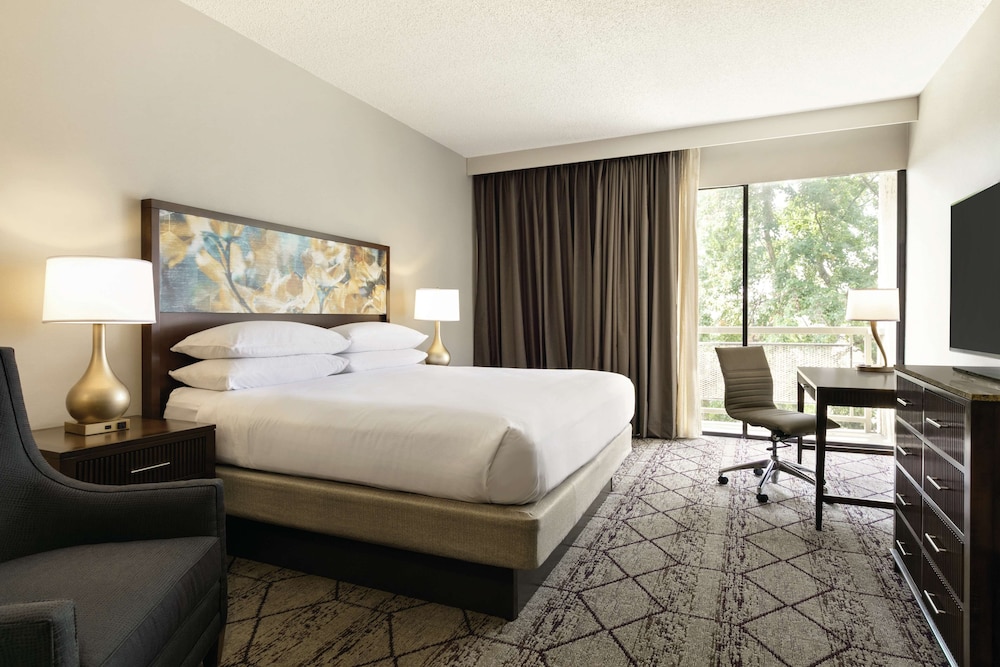 Junior Suite, 1 King Bed, Accessible, Bathtub (Mobility/ Hearing Accessible, Low Fl) - Photo 4