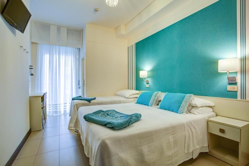 Basic Double or Twin Room, Balcony photo 2